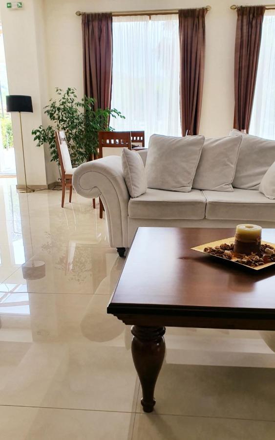 Liknon Hotel กาลัมปากา ภายนอก รูปภาพ